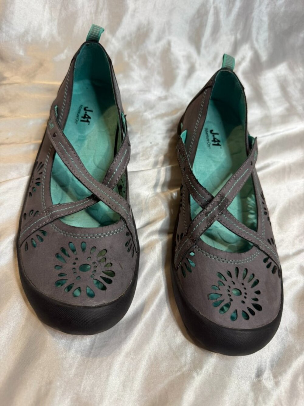 J-41 Adventure On Anastasia Floral Cutout Mary Jane Flats Gray Teal Size 8.5